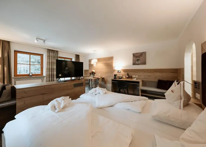 Hotel Neuhaeusl - Herzlich Familiaer